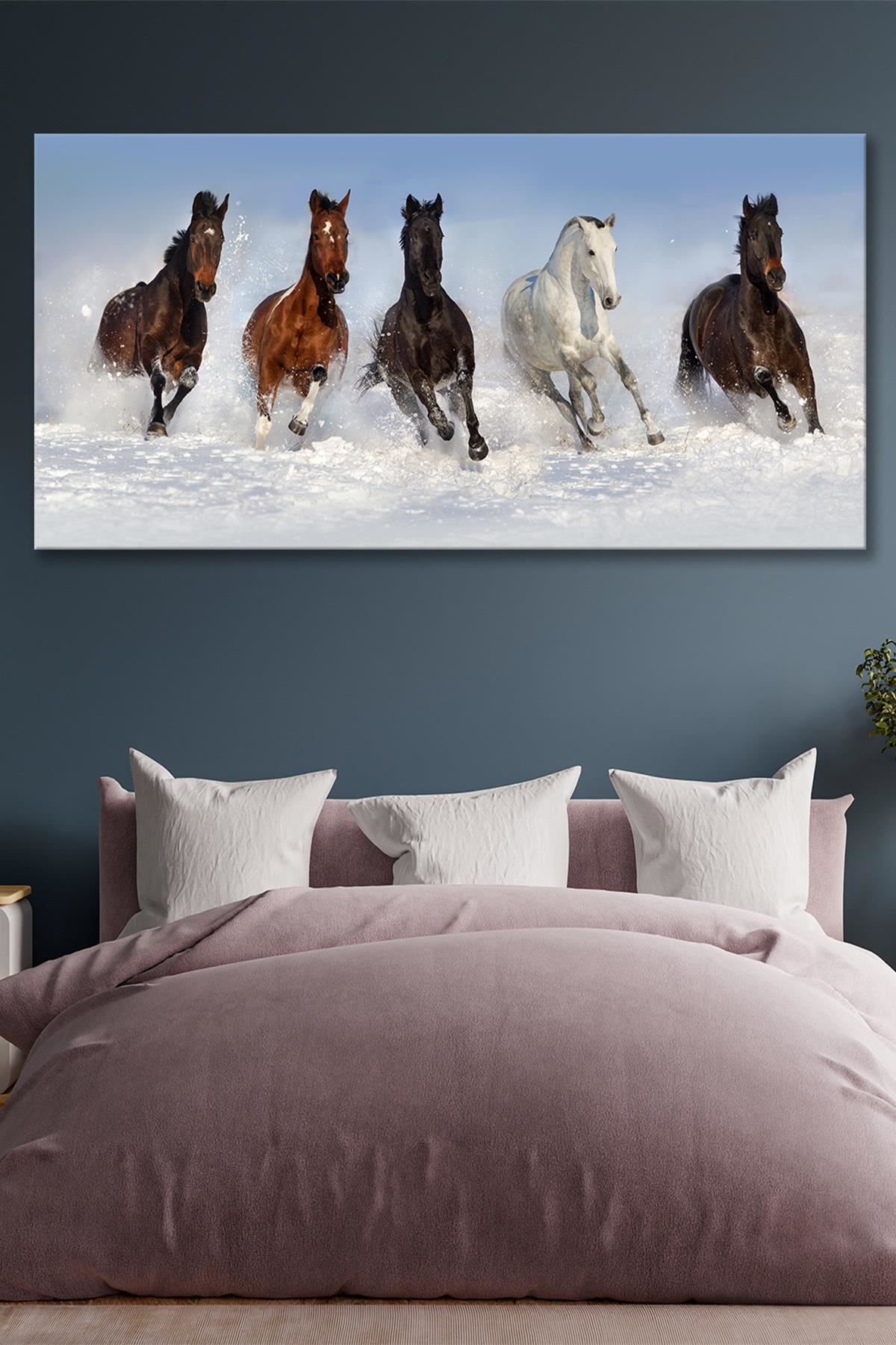 Karların İçinde Koşan Atlar Kanvas Duvar Tablo 4452182