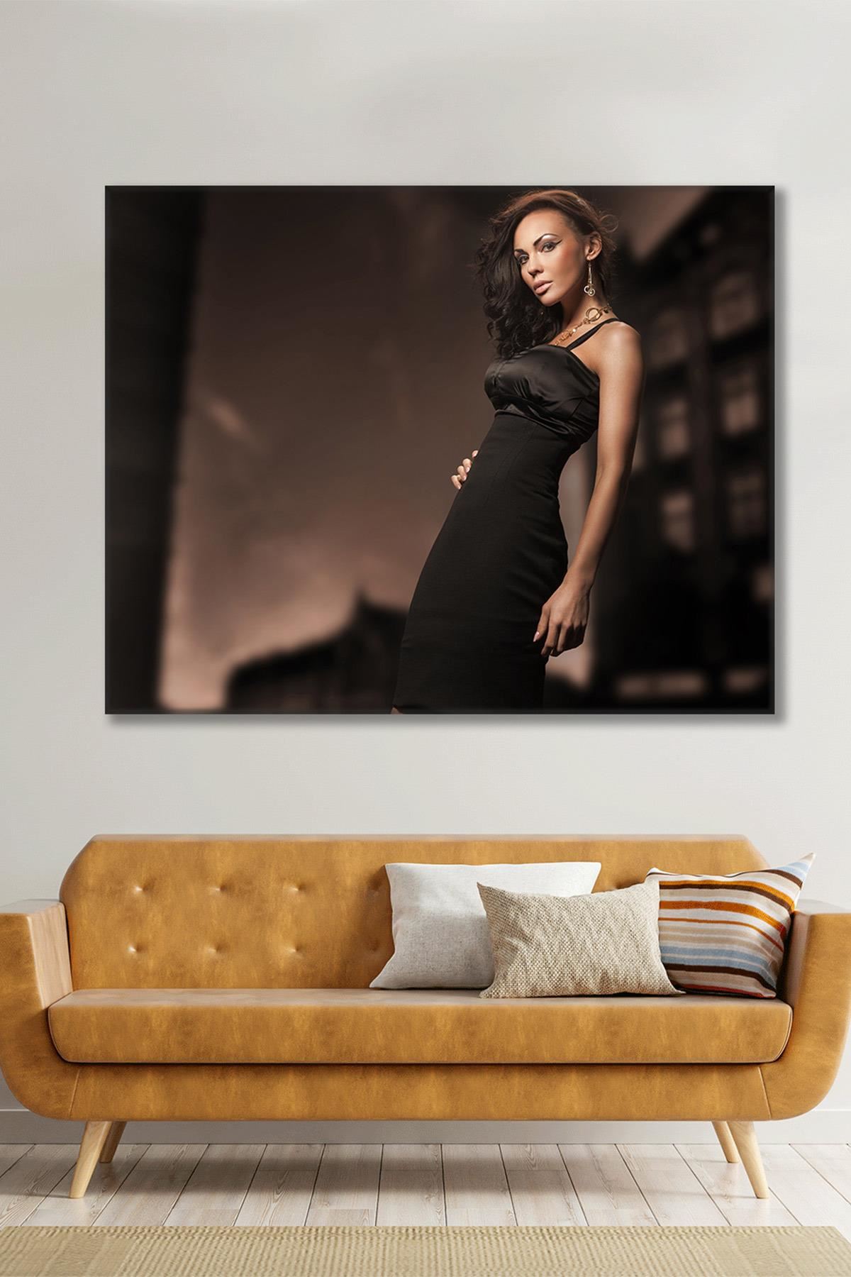 Siyah Elbiseli Kadın Duvar Kanvas Tablo 3322151
