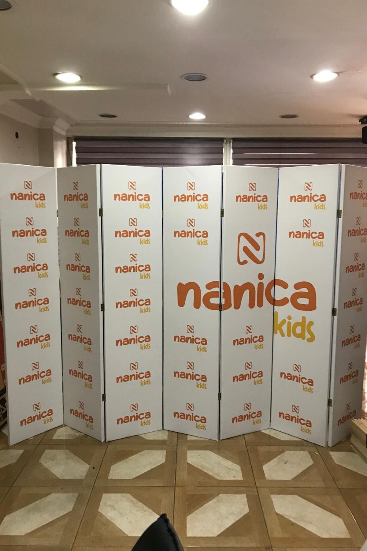 Kurumsal Logo Baskılı Paravan | Profesyonel Bölme Paneli