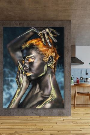 Kulağı Yaprak Desenli Afrikalı Kadın Art Kanvas Tablo 2221584