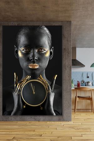 Elinde Saat Olan Afrikalı Kadın Art Kanvas Tablo 2221597