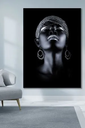 Gri Renkli Zincir Bandanalı Afrikalı Kadın Art Kanvas Tablo 2221603