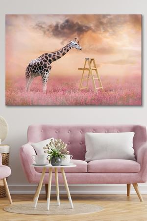 Merdivenin Yanında Duran Zürafa Kanvas Duvar Tablo 4452433
