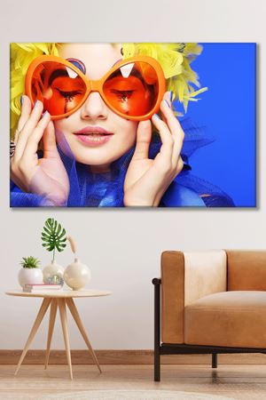 Turuncu Gözlüklü Kadın Kanvas Duvar Tablo 3322494