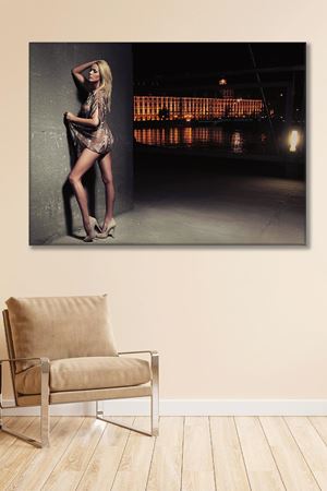 Topuklu Ayakkabı Giymiş Kadın Kanvas Duvar Tablo 3322483