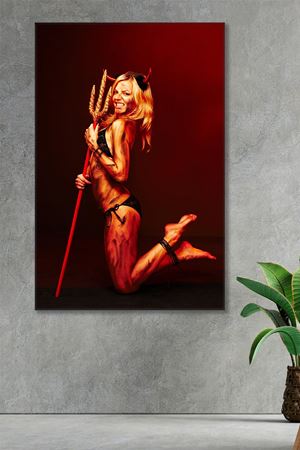 Şeytan Kadın Kırmızı Mızrak Duvar Kanvas Tablo 332200