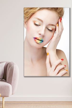 Sarışın Gökkuşağı Dudaklı Kadın Kanvas Duvar Tablo 3322534