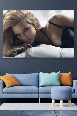 Sarı Saçlı Siyah Çamaşırlı Kadın Kanvas Duvar Tablo 3322315