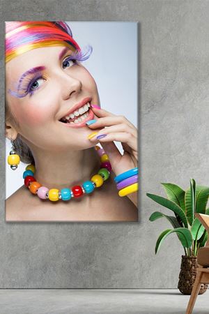 Renkli Takılar Takan Kadın Kanvas Duvar Tablo 3322356