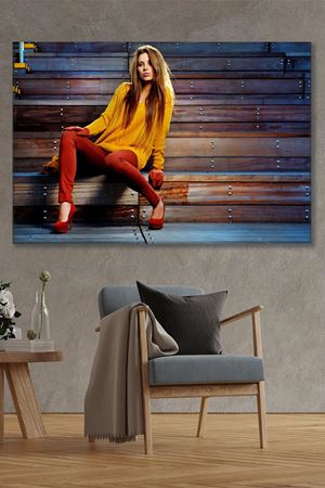 Sarı Kazaklı Kadın Kanvas Duvar Tablo 3322695