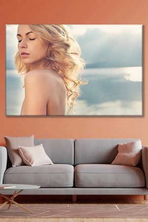 Sarışın Beyaz Tenli Kadın Kanvas Duvar Tablo 3322571
