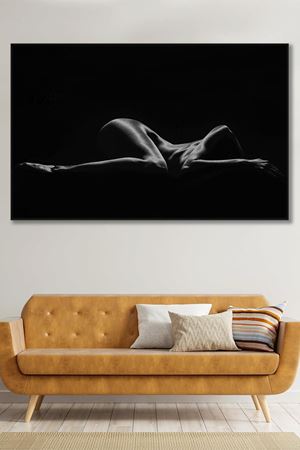 Siyah Beyaz İçine Kapanmış Kadın Duvar Kanvas Tablo 3322127