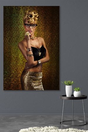 Siyah Kıyafetli Sarı Saçlı Kız Kanvas Duvar Tablo 3322663