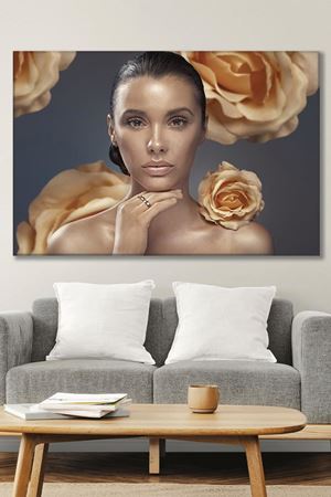 Sarı Güllerin İçinde Kadın Kanvas Duvar Tablo 3322201