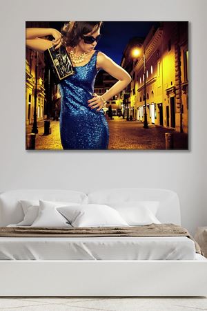 Siyah Çanta ve Gözlüklü Kadın Kanvas Duvar Tablo 3322536