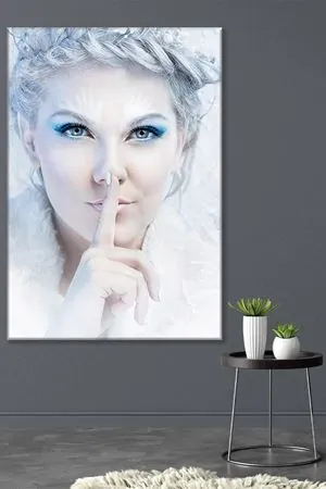 Sus İşareti Yapan Prenses Kanvas Duvar Tablo 3322594