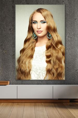 Mavi Küpeli Uzun Sarı Saçlı Kadın Kanvas Duvar Tablo 3322273