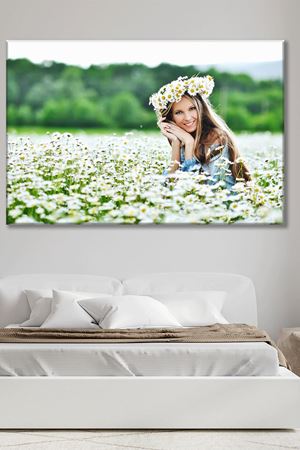 Papatya Taçlı Kadın Kanvas Duvar Tablo 3322781