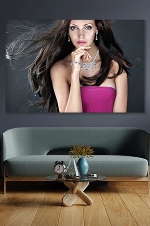 Pembe Elbiseli Mücevherli Kadın Kanvas Duvar Tablo 3322613