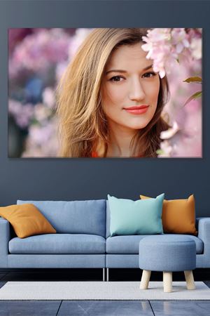 Pembe Çiçeklerin İçinde Kız Kanvas Duvar Tablo 3322677