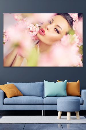 Pembe Çiçeklere Üfleyen Kadın Kanvas Duvar Tablo 3322282