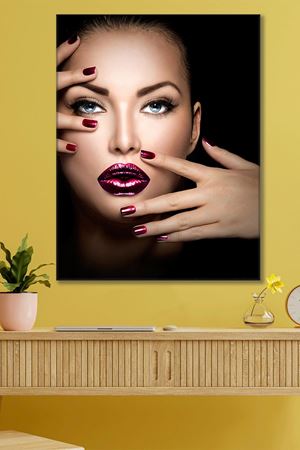 Mavi Gözlü Mor Dudaklı Kadın Kanvas Duvar Tablo 3322741