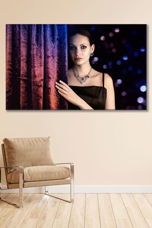 Perdenin Arkasında Kadın Kanvas Duvar Tablo 3322678