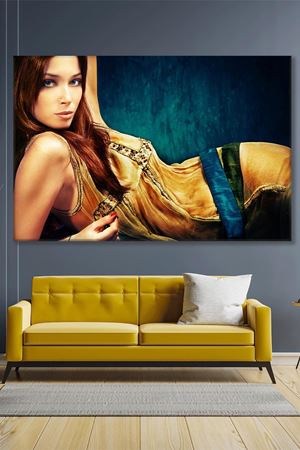 Mavi Gözlü Uzanan Kadın Kanvas Duvar Tablo 3322715