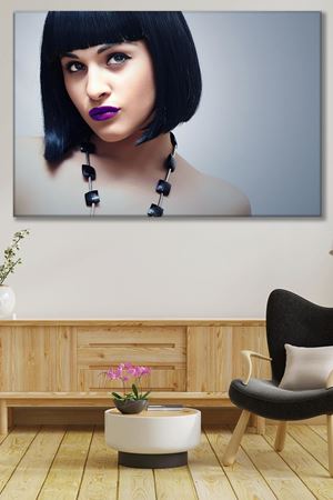 Kısa Saçlı Mor Rujlu Kadın Kanvas Duvar Tablo 3322348