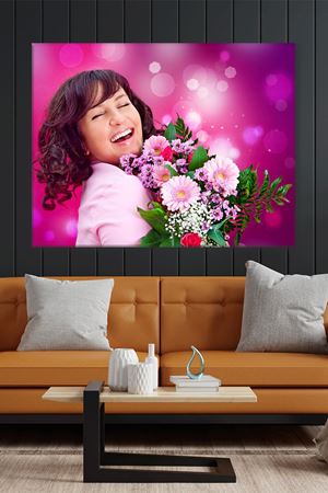 Kısa Saçlı Elinde Çiçek Olan Kadın Kanvas Duvar Tablo 3322440