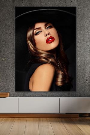 Kırmızı Rujlu Esmer Kadın Kanvas Duvar Tablo 3322645