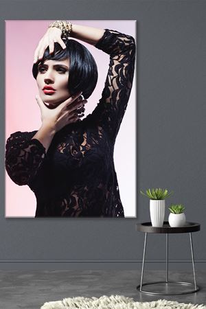 Kısa ve Siyah Saçlı Kadın Kanvas Duvar Tablo 3322493