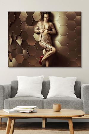 Kırmızı Topuklu Ayakta Poz Veren Kadın Kanvas Duvar Tablo 3322346