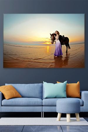 Kumsalda Kadın ve At Kanvas Duvar Tablo 3322259
