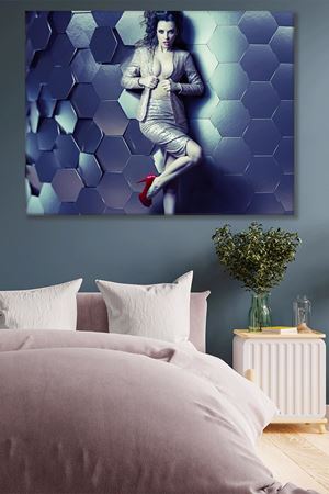 Kırmızı Topuklu Ayakkabı Giymiş Kadın Kanvas Duvar Tablo 3322284