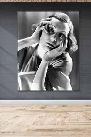 Kısa Saçlı Mutsuz Kadın Kanvas Duvar Tablo 3322269