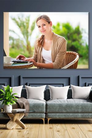 Laptopta Çalışan Kadın Kanvas Duvar Tablo 3322326