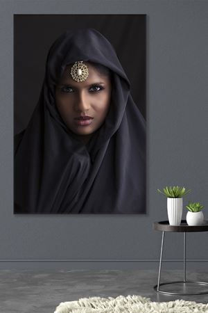 Esmer Çarşaflı Kadın Kanvas Duvar Tablo 3322583