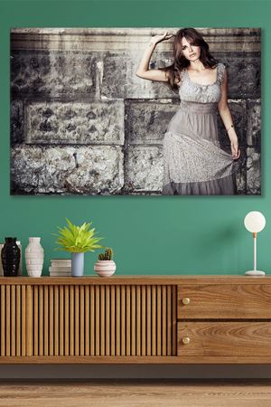 Gri Elbiseli Kadın Kanvas Duvar Tablo 3322699