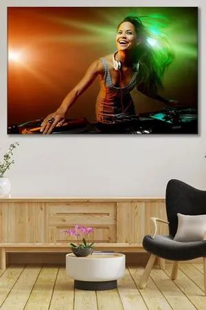 DJ Müzik Yapan Kadın Kanvas Duvar Tablo 3322756