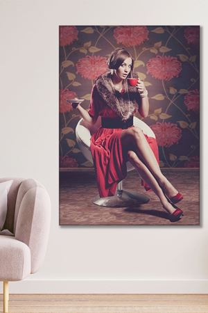 Elinde Çayını İçen Kadın Kanvas Duvar Tablo 3322412