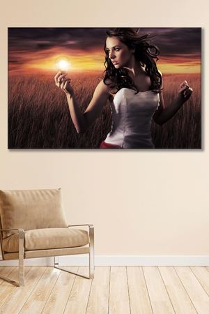 Elinde Ampül Tutan Kadın Kanvas Duvar Tablo 3322469