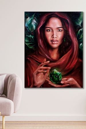 Elinde Mücevher Tutan Kadın Kanvas Duvar Tablo 3322246