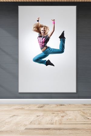 Havada Dans Eden Sarışın Kadın Kanvas Duvar Tablo 3322416