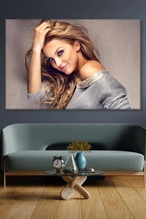 Gri Kazaklı Kadın Kanvas Duvar Tablo 3322727