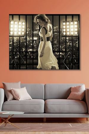 Flashlara Poz Veren Kadın Kanvas Duvar Tablo 3322487