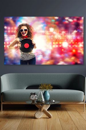 Elinde Plak Tutan Kadın Kanvas Duvar Tablo 3322552