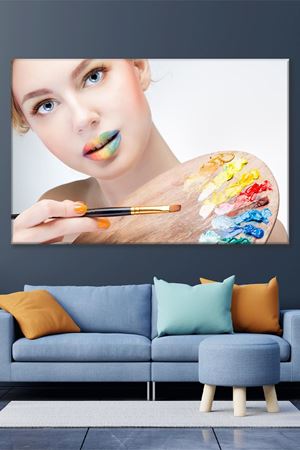 Elinde Boya Paleti Tutan Kız Kanvas Duvar Tablo 3322517
