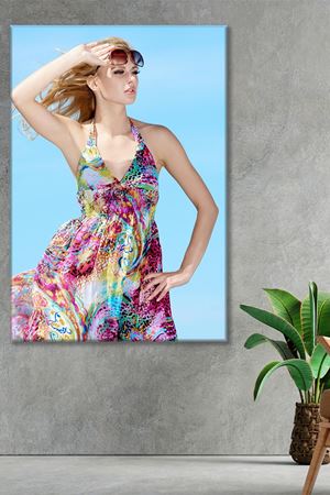 Askılı Elbise Giyen Kadın Kanvas Duvar Tablo 3322598