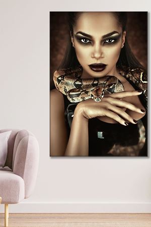 Boynuna Yılan Dolanan Kadın Kanvas Duvar Tablo 3322670